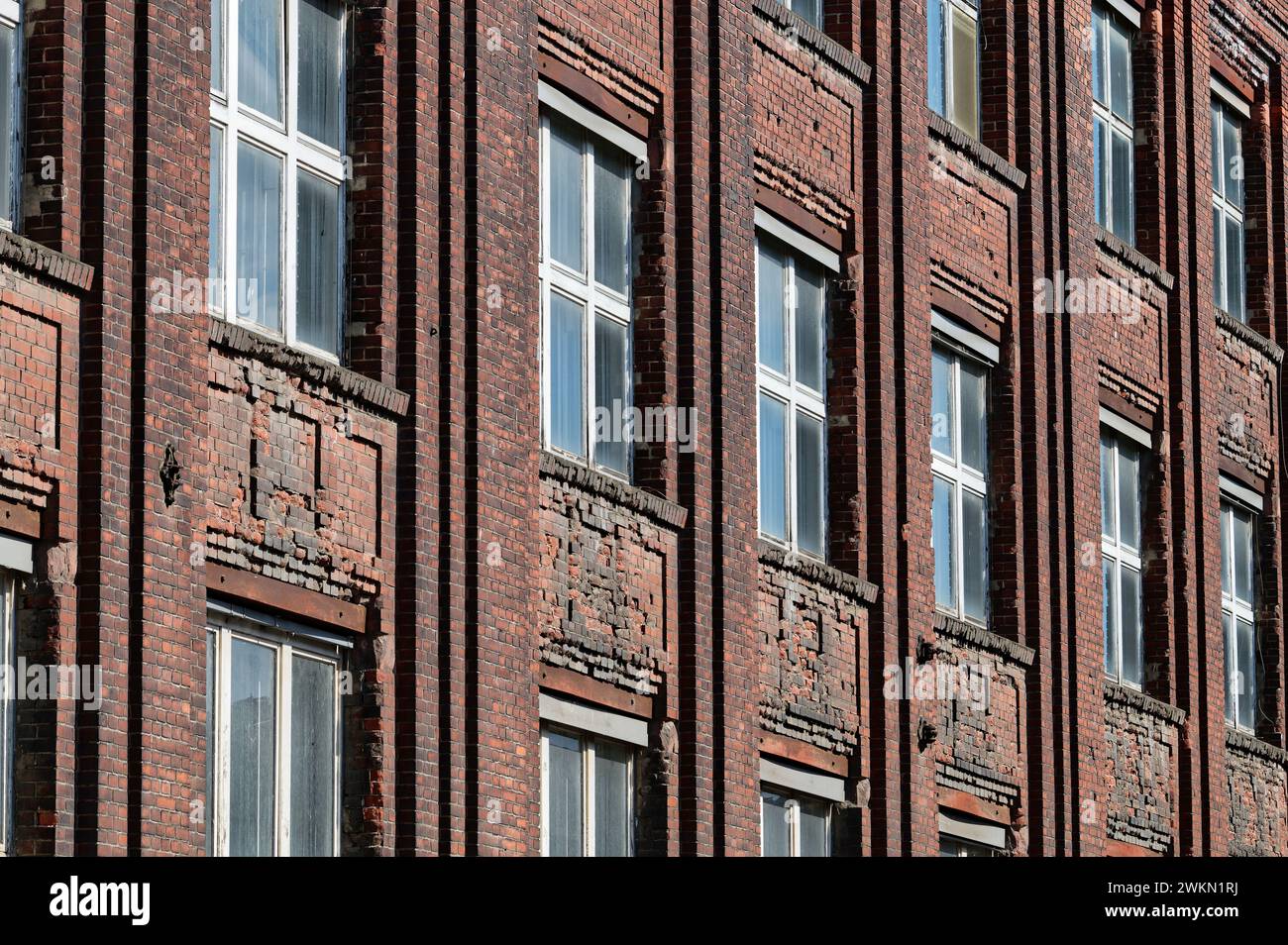 edificio storico in mattoni di una fabbrica di motori abbandonata della fine del xix secolo a colonia deutz Foto Stock