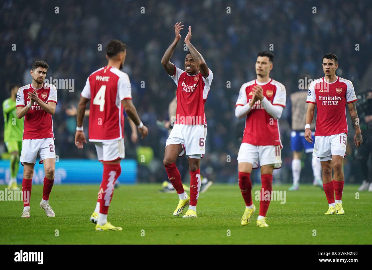 Gabriel (centro) dell'Arsenal applaude i tifosi dopo la partita di UEFA Champions League all'Estadio do Dragao di Porto, Portogallo. Data foto: Mercoledì 21 febbraio 2024. Foto Stock
