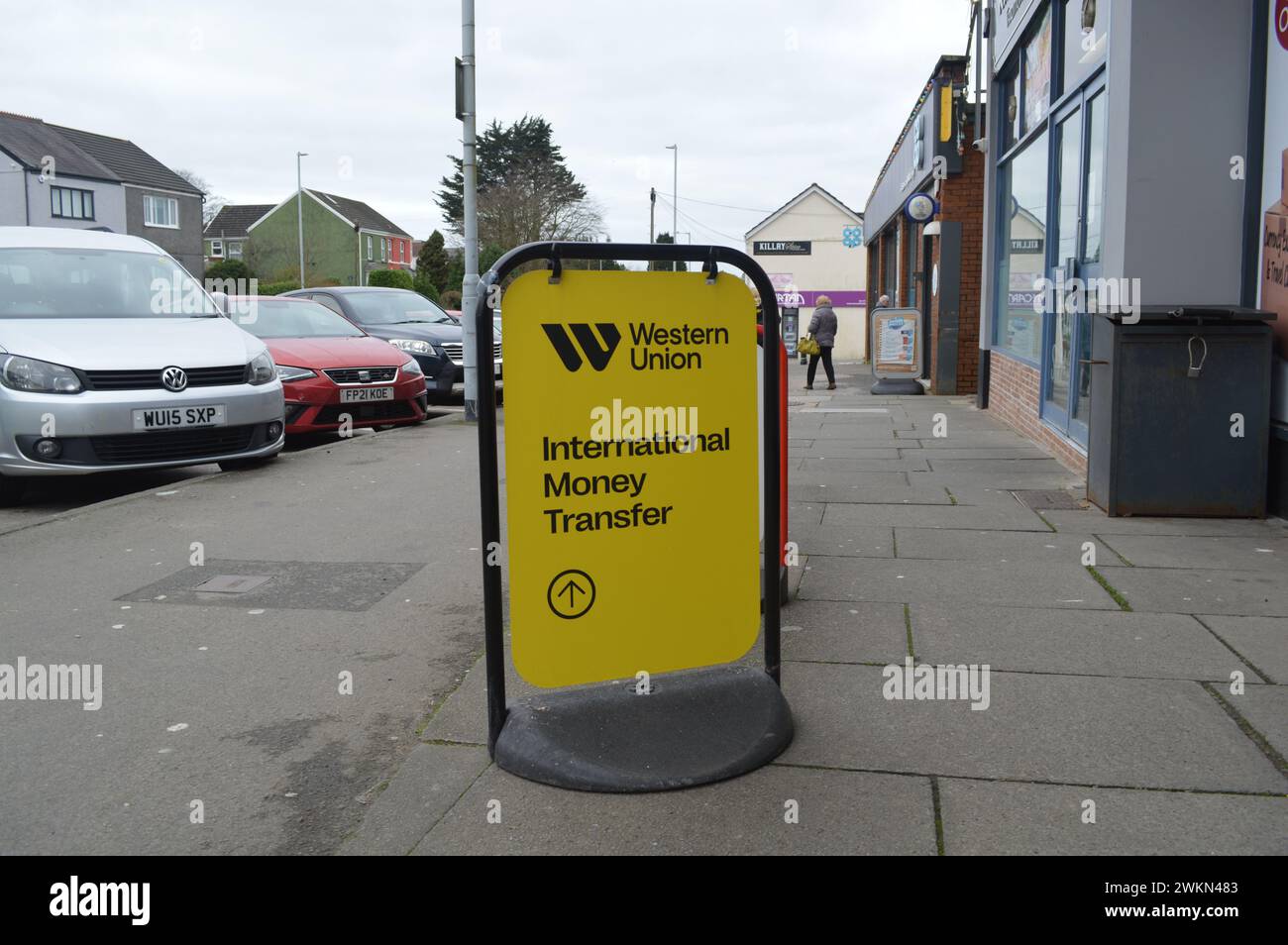 WESTERN Union Money Transfer Sign, Killay, Swansea, Galles, Regno Unito. 16 febbraio 2024. Foto Stock