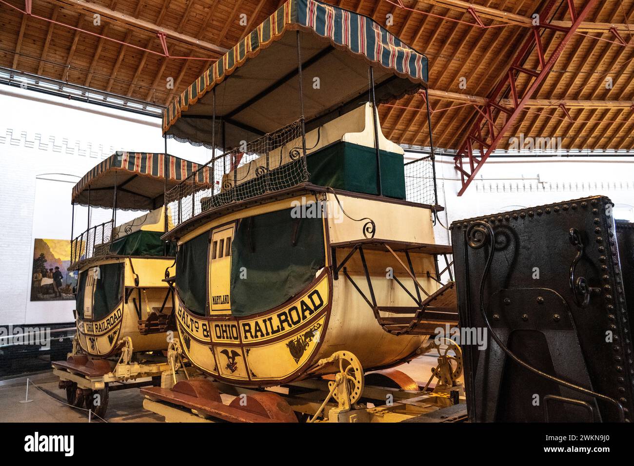 I primi vagoni ferroviari passeggeri che sembravano una diligenza Foto Stock