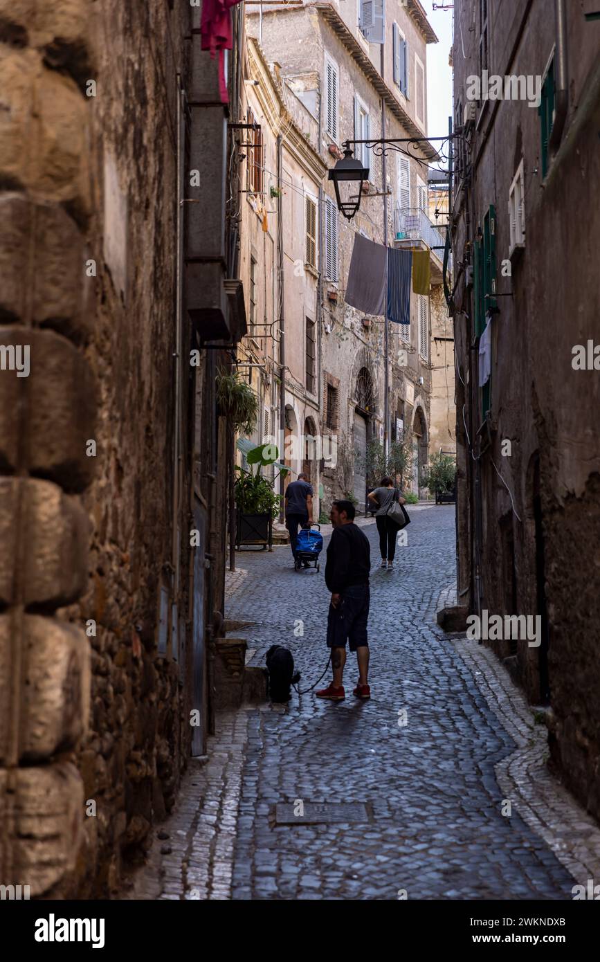 Vita quotidiana nella città di Tivoli tra le montagne fuori Roma, Italia. Foto Stock