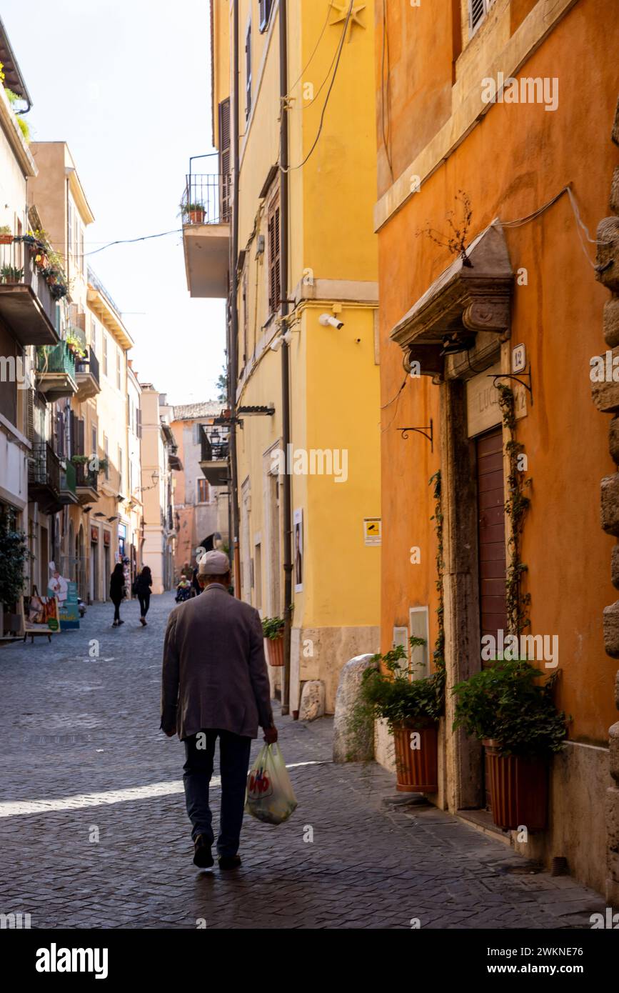 Vita quotidiana nella città di Tivoli tra le montagne fuori Roma, Italia. Foto Stock