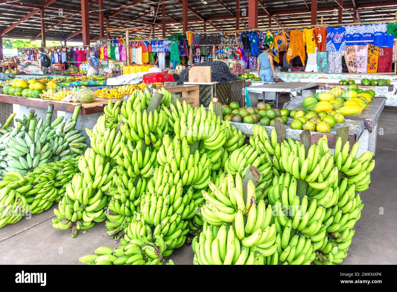 Banane al mercato dei prodotti freschi di Fugalei, via Fugalei, Apia, Isola di Upolu, Samoa Foto Stock