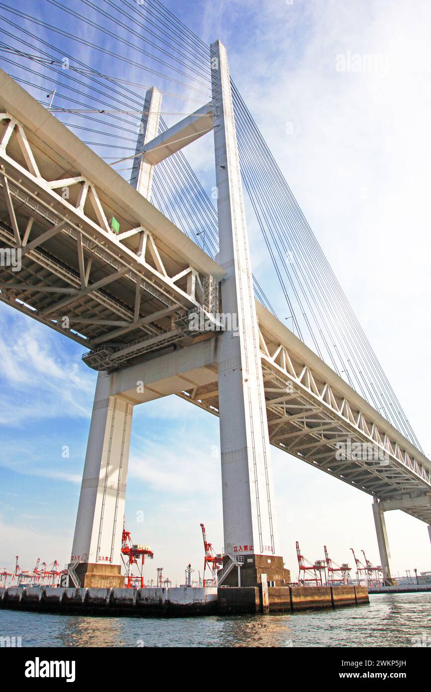 Il ponte della baia di yokohama nella baia di Yokohama, prefettura di Kanagawa, Giappone Foto Stock