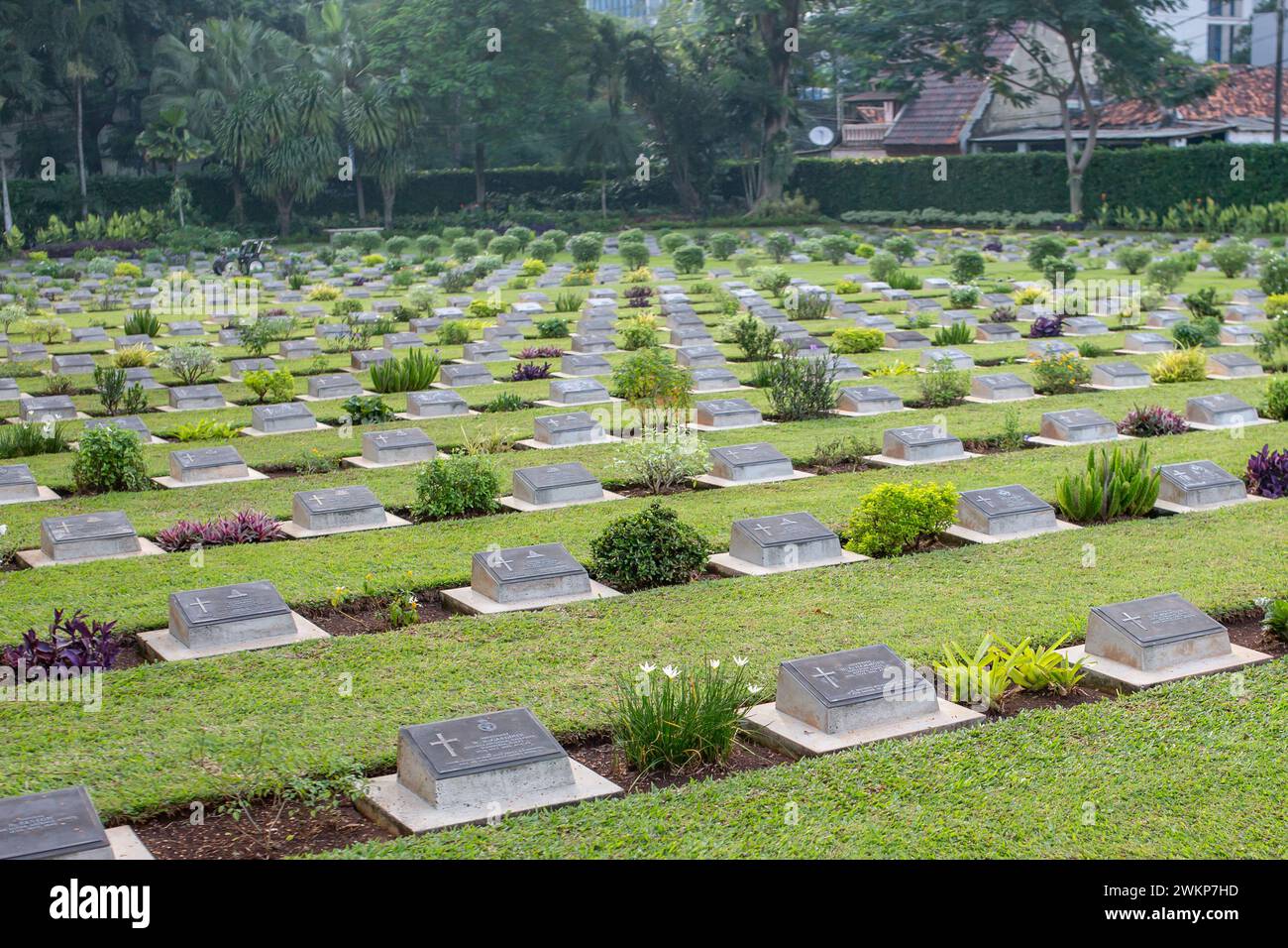Giacarta, Indonesia - 20 febbraio 2024: Cimitero di guerra del Commonwealth a Giacarta, Indonesia. Foto Stock