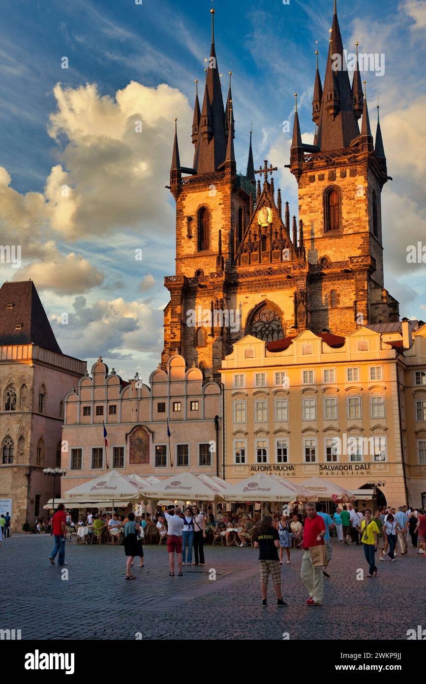 Tyn Church in Staromestske Namesti (Piazza della città Vecchia), Praga, Repubblica Ceca, Europa Foto Stock
