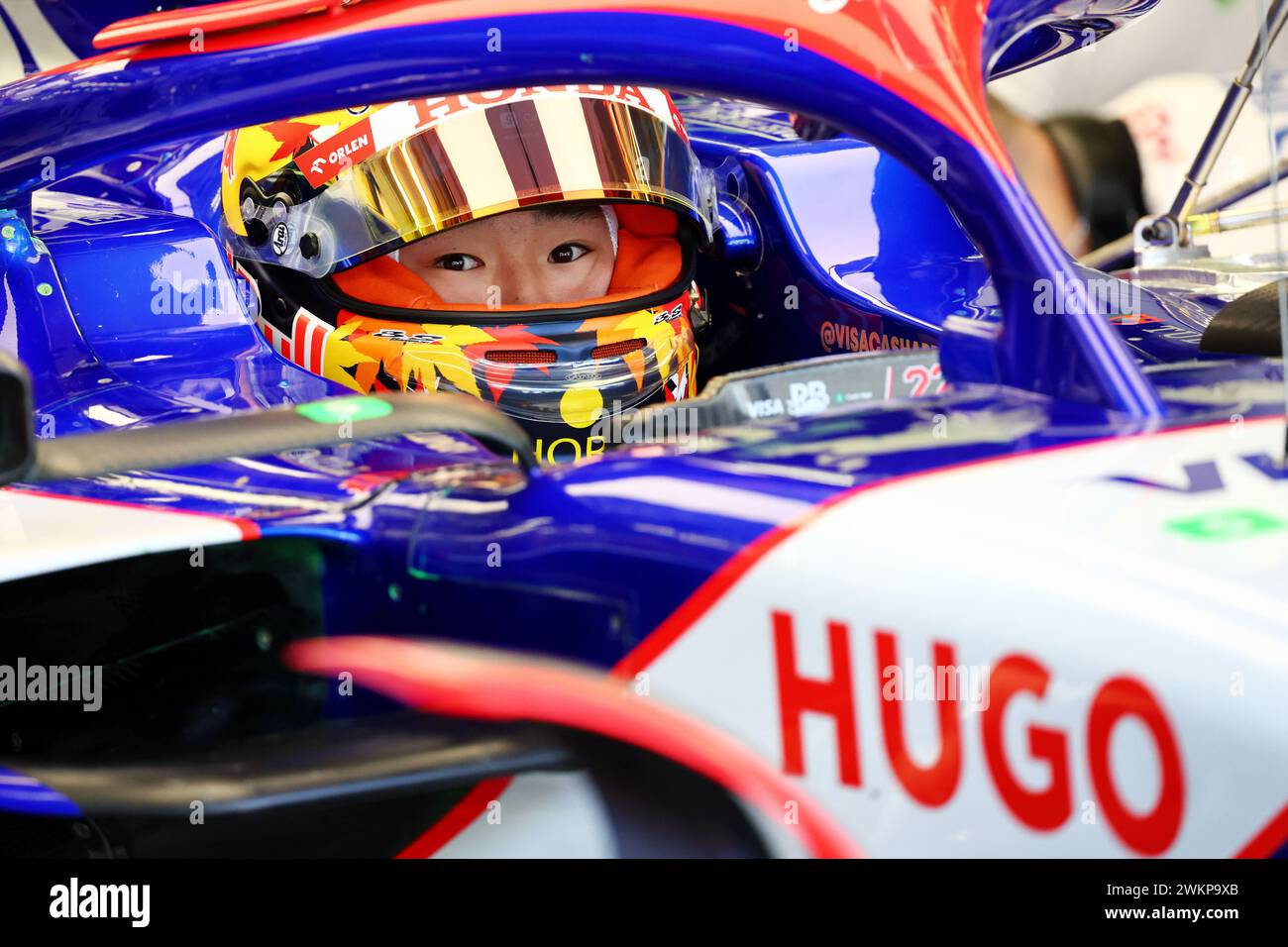 Sakhir, Bahrein. 22 febbraio 2024. Yuki Tsunoda (JPN) camera e colazione VCARB 01. 22.02.2024. Formula 1 test, Sakhir, Bahrein, giorno due. Il credito fotografico dovrebbe essere: XPB/Alamy Live News. Foto Stock