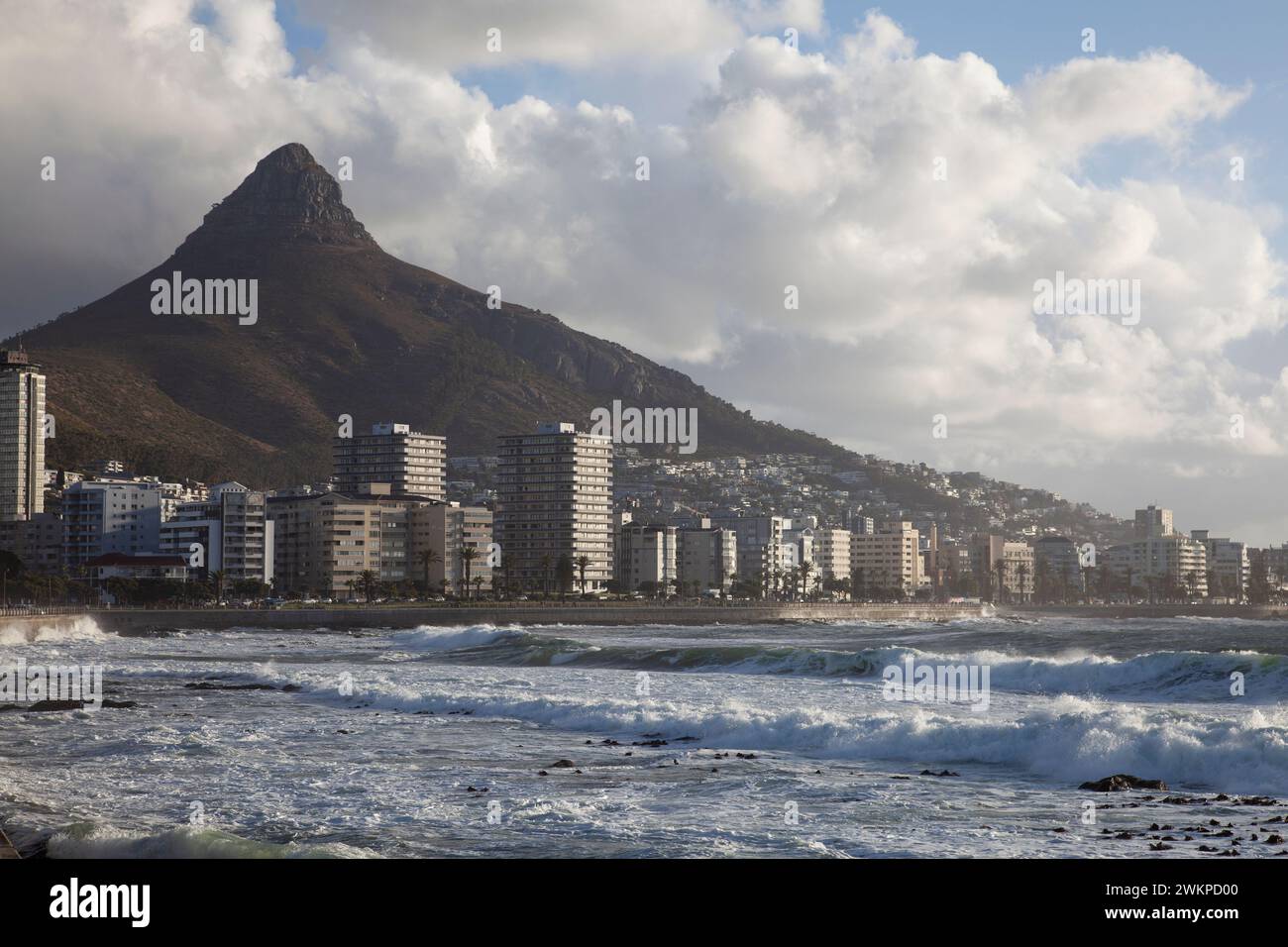 Vista di Sea Point e Leoni Head da Mouille Point, città del Capo - Sud Africa Foto Stock