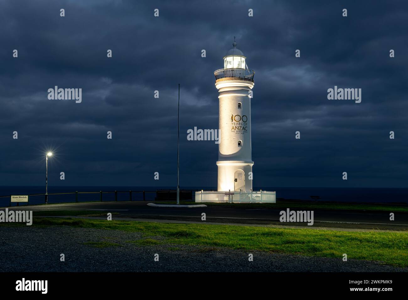 Luci notturne sul faro di Kiama, a sud di Sydney. Foto Stock