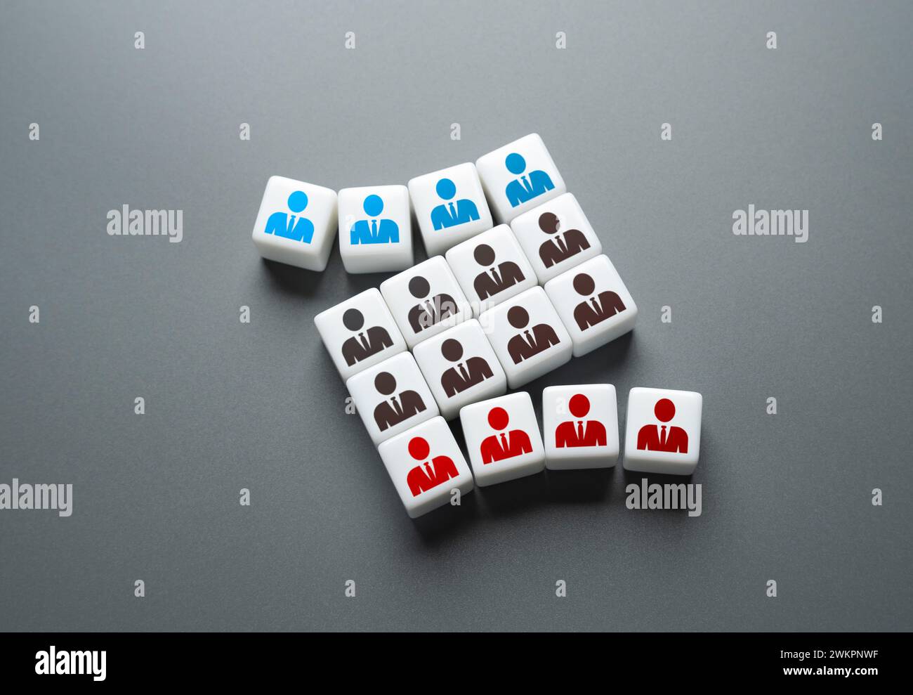 Elevato turnover del personale. I nuovi arrivi sostituiscono quelli che se ne vanno. Rifornimento del personale. Rotazione dei lavoratori. L'efficienza organizzativa migliora i dipendenti Foto Stock