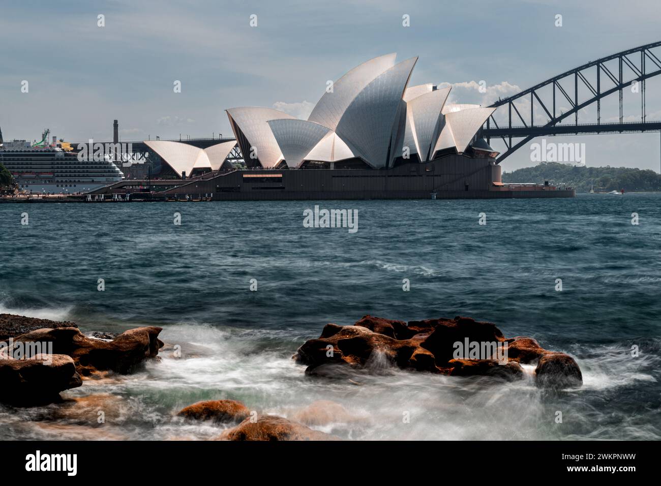 Vista sul Teatro dell'Opera di Sydney e sul Ponte del Porto. Foto Stock