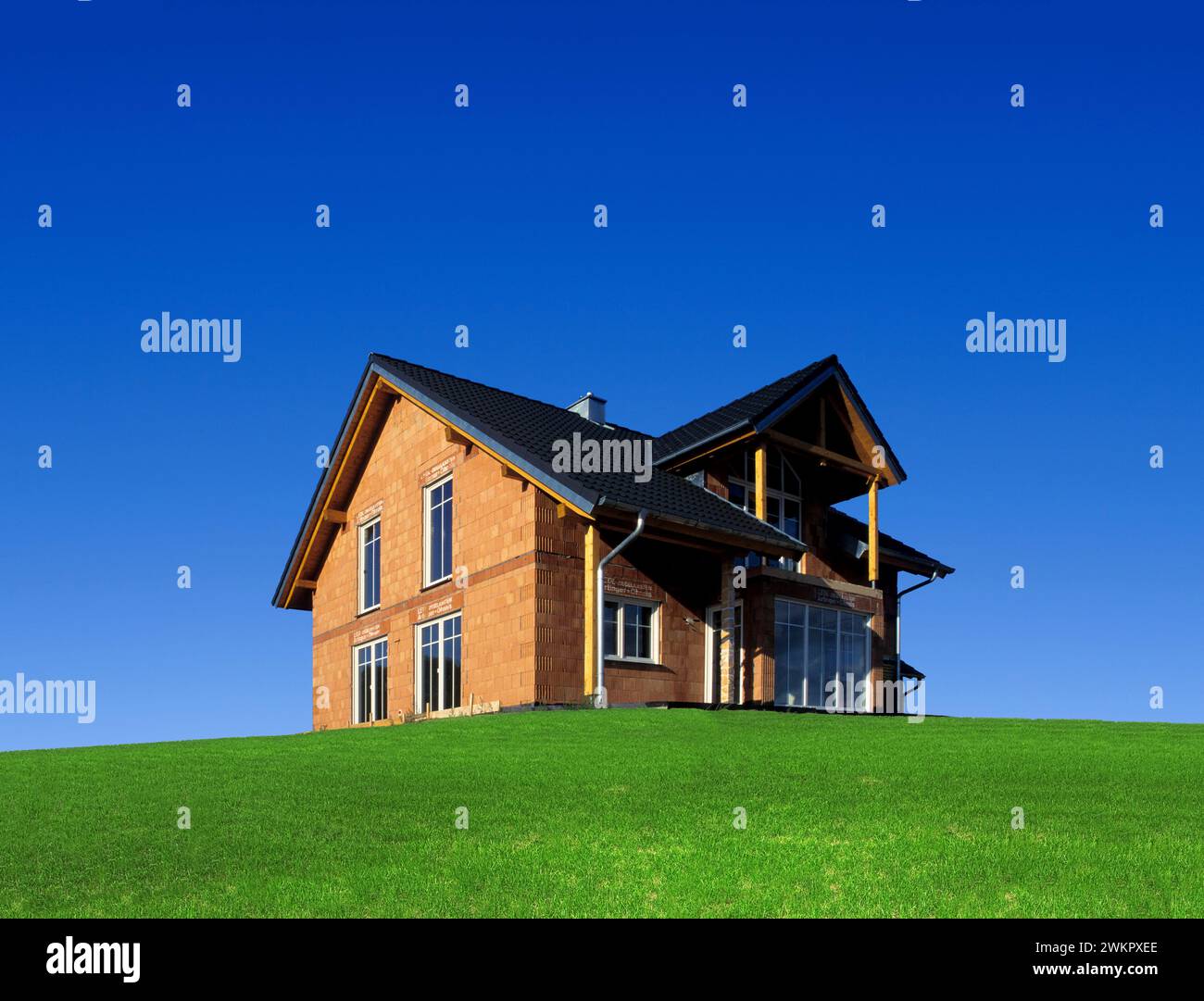 Costruzione ruvida di una casa unifamiliare tedesca vicino a Monaco, Baviera, Germania Foto Stock