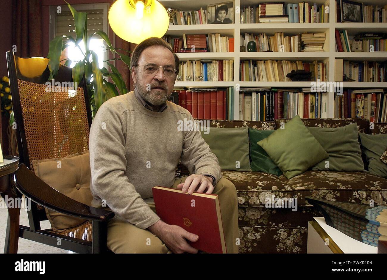 Siviglia, 22/05/2002. Il giornalista e scrittore, Antonio Burgos. Foto: Nieves Sanz. Archsev. Crediti: Album / Archivo ABC / Nieves Sanz Foto Stock