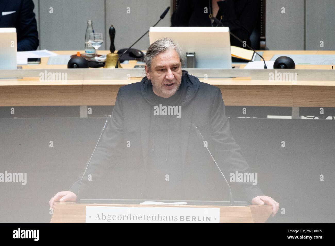 Berlino, Germania. 22 febbraio 2024. Stefan Taschner (Verdi) interviene in seduta plenaria alla camera dei rappresentanti di Berlino. Crediti: Paul Zinken/dpa/Alamy Live News Foto Stock