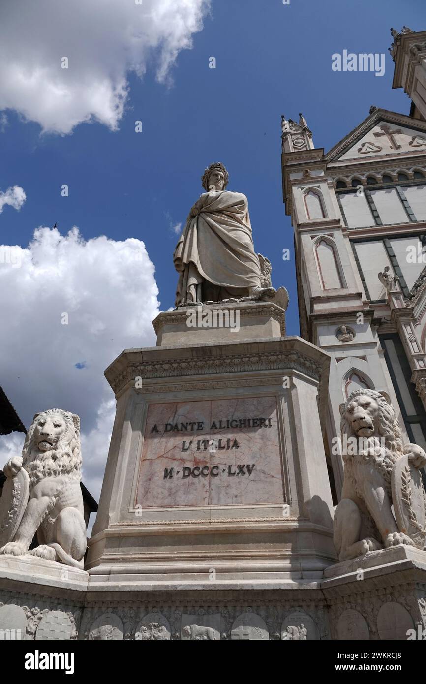 Statua di Dante Alighieri in Piazza di Santa Croce a Firenze, Italia Foto Stock