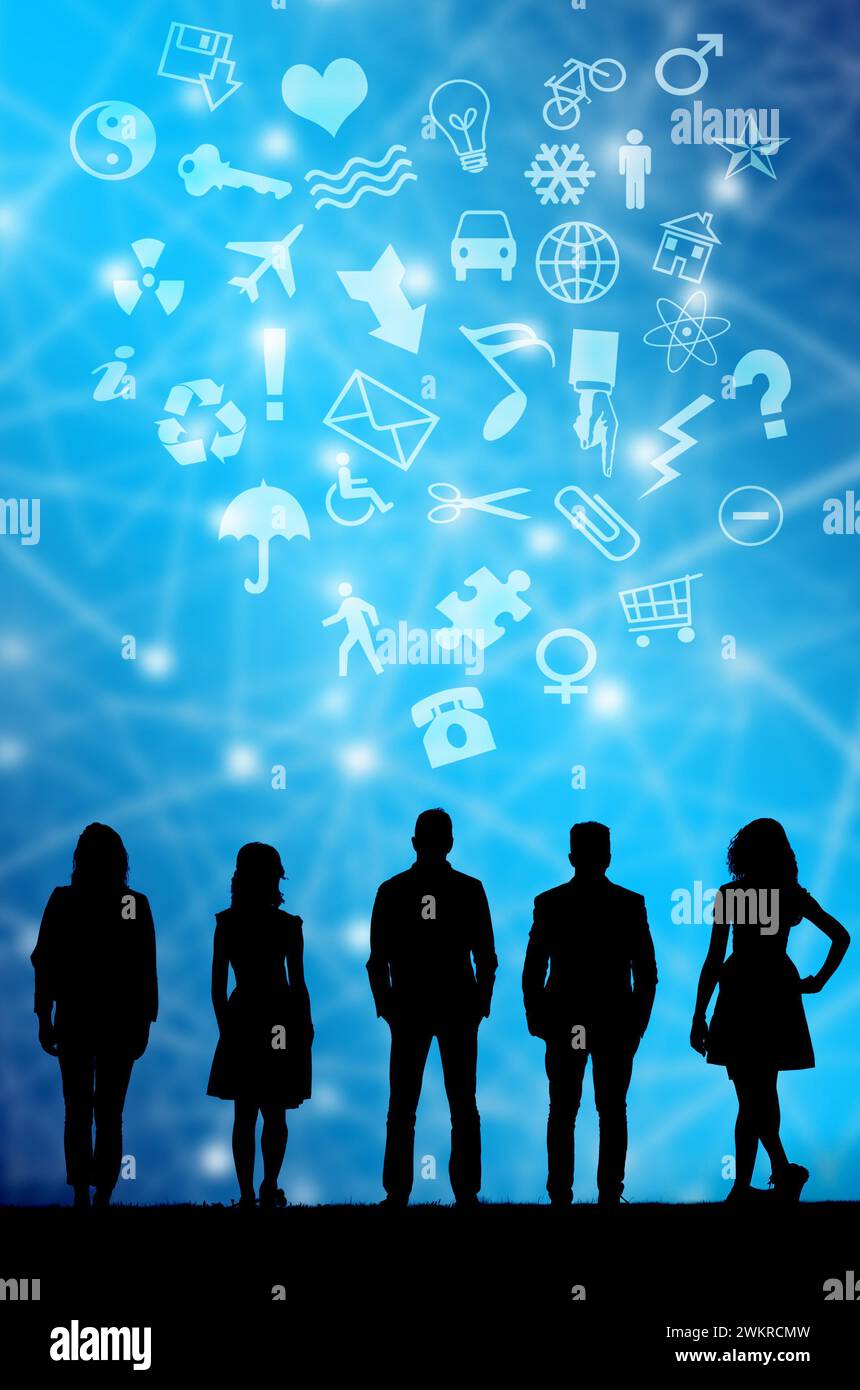 gruppo di donne e uomini in piedi con icone e simboli internet Foto Stock