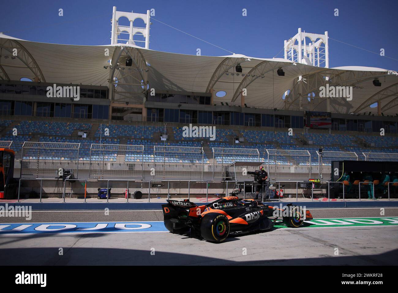 81 PIASTRI Oscar (aus), McLaren F1 Team MCL38, azione durante i test pre-stagionali di Formula 1 Aramco 2024 del Campionato del mondo di Formula 1 FIA 2024 dal 21 al 23 febbraio 2024 sul circuito Internazionale del Bahrain, a Sakhir, Bahrain - foto DPPI Foto Stock