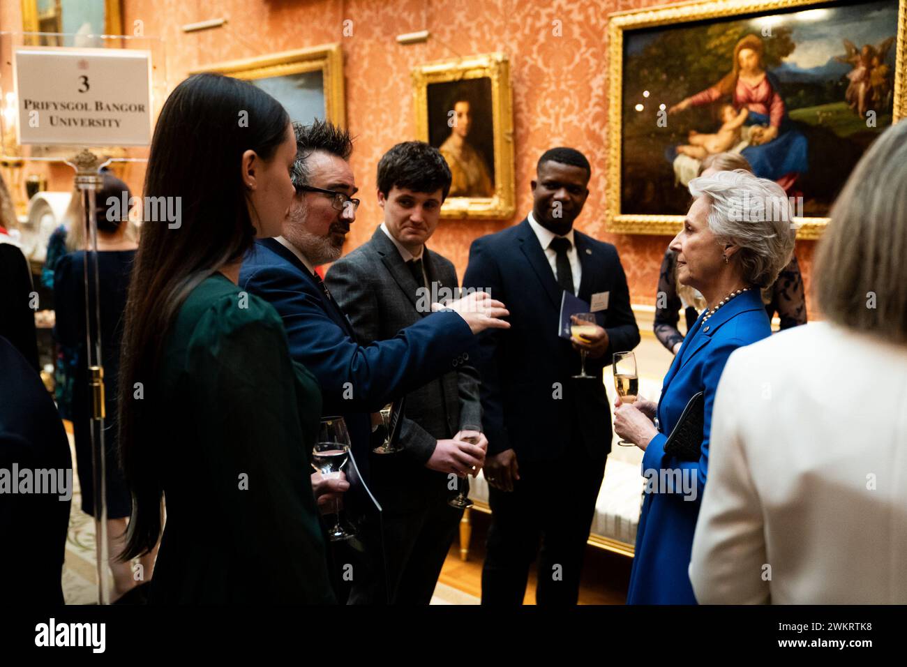 La duchessa di Gloucester incontra i membri della Prifysgol Bangor University, dopo aver presentato i premi per l'anniversario della regina per l'istruzione superiore e superiore, con la regina Camilla, durante un evento a Buckingham Palace a Londra. Data foto: Giovedì 22 febbraio 2024. Foto Stock