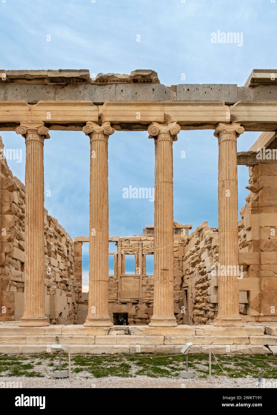 Facciata est di Eretteo o Eretteo, Tempio di Atena Polias, Acropoli di Atene, Grecia Foto Stock