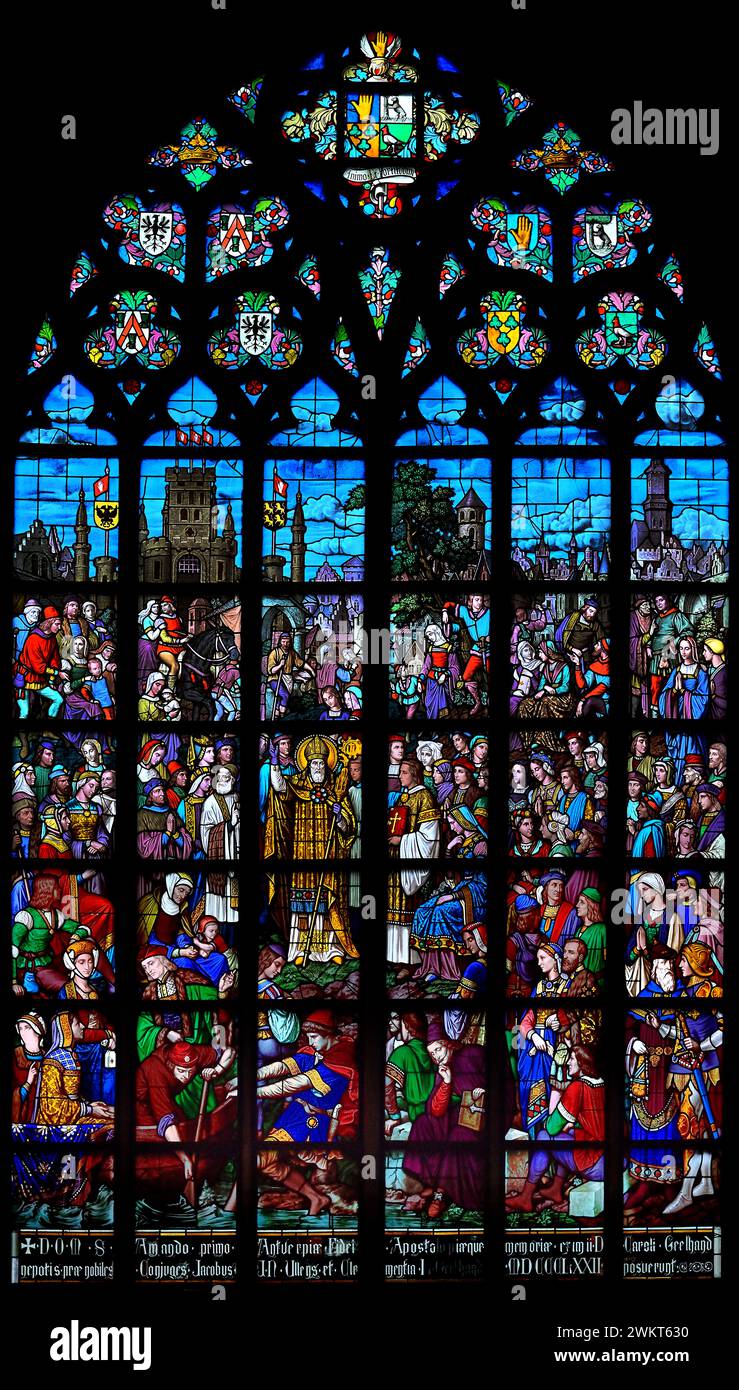 Una delle vetrate colorate della Cattedrale di nostra Signora - Onze-lieve-Vrouwekathedraal, ) Anversa, Belgio, Belgio Foto Stock