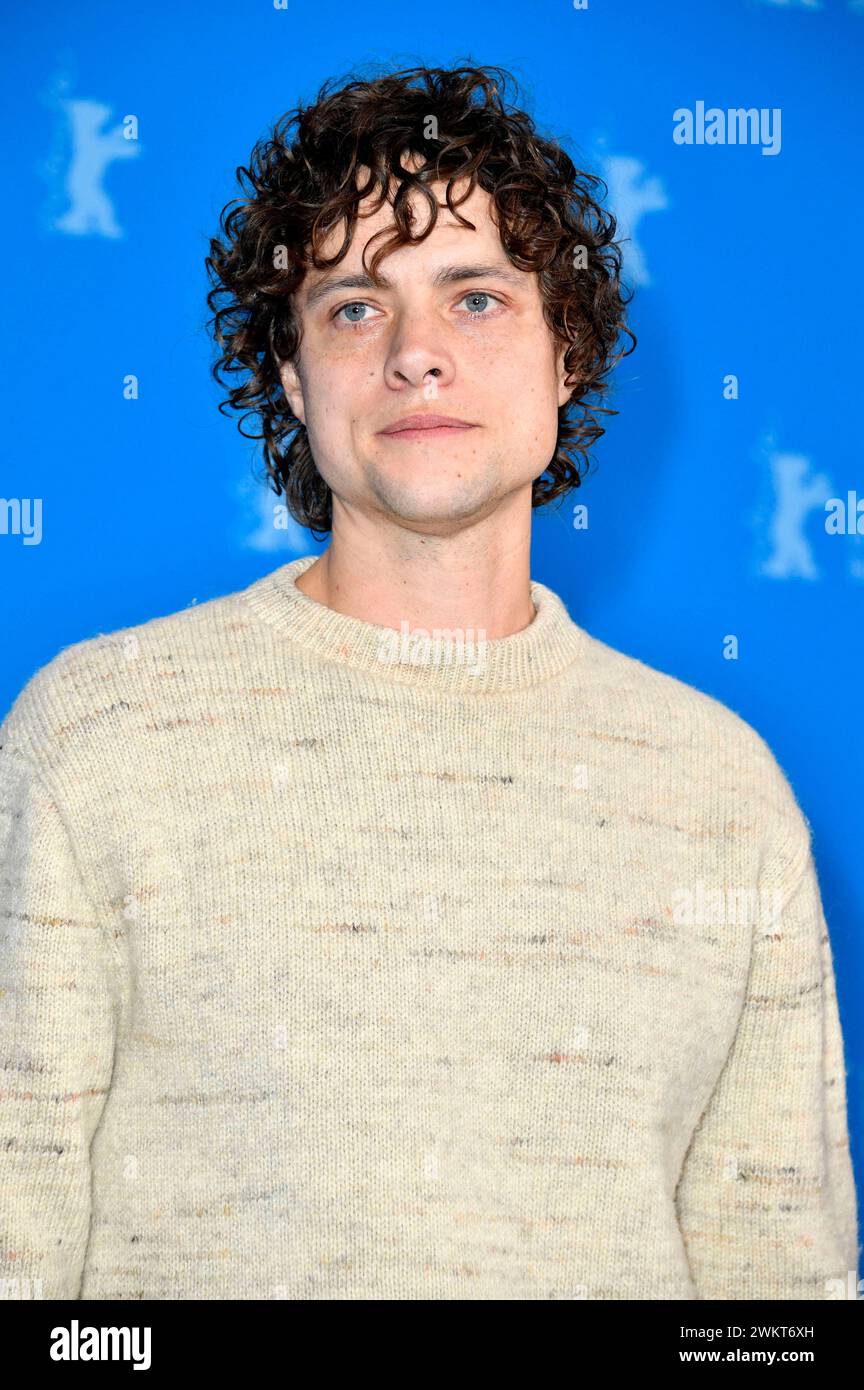 Douglas Smith beim Photocall zum Kinofilm Seven Veils auf der Berlinale 2024 / 74. Internationale Filmfestspiele Berlin im Hotel Grand Hyatt. Berlino, 22.02.2024 *** Douglas Smith al photocall per il lungometraggio Seven Veils al Berlinale 2024 74 Berlin International Film Festival presso l'Hotel Grand Hyatt Berlin, 22 02 2024 foto:Xn.xKubelkax/xFuturexImagex Veils_4263 Foto Stock