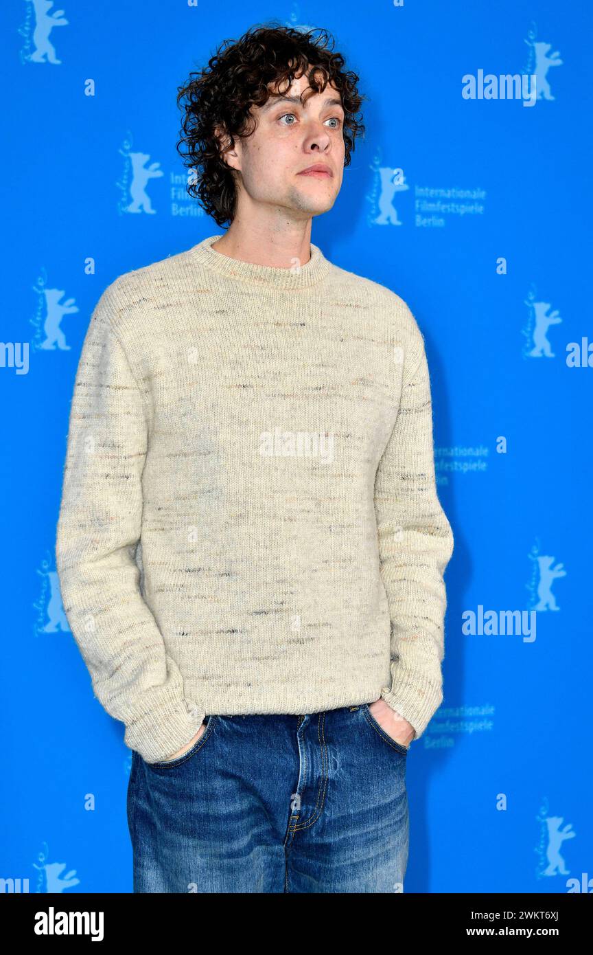 Douglas Smith beim Photocall zum Kinofilm Seven Veils auf der Berlinale 2024 / 74. Internationale Filmfestspiele Berlin im Hotel Grand Hyatt. Berlino, 22.02.2024 *** Douglas Smith al photocall per il lungometraggio Seven Veils al Berlinale 2024 74 Berlin International Film Festival presso l'Hotel Grand Hyatt Berlin, 22 02 2024 foto:Xn.xKubelkax/xFuturexImagex Veils_4260 Foto Stock