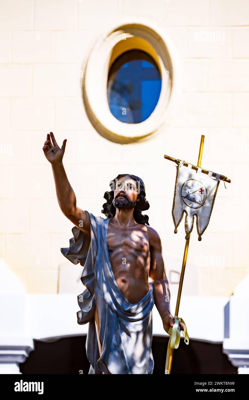 Il Cristo risorto sotto una finestra con la Croce a Villajoyosa Foto Stock
