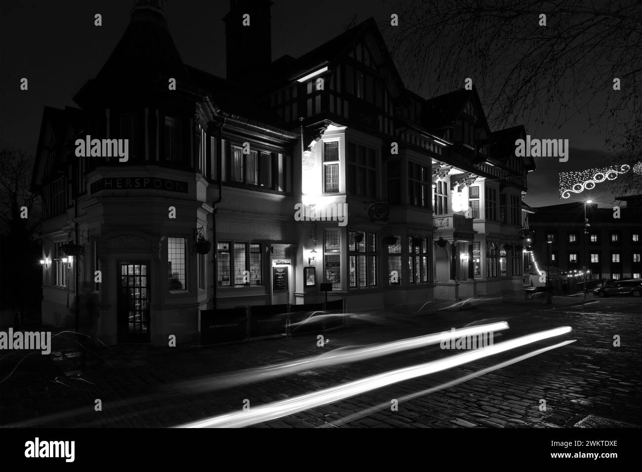 Dusk, The Portland Hotel, Chesterfield Town, Derbyshire, Inghilterra, REGNO UNITO Foto Stock