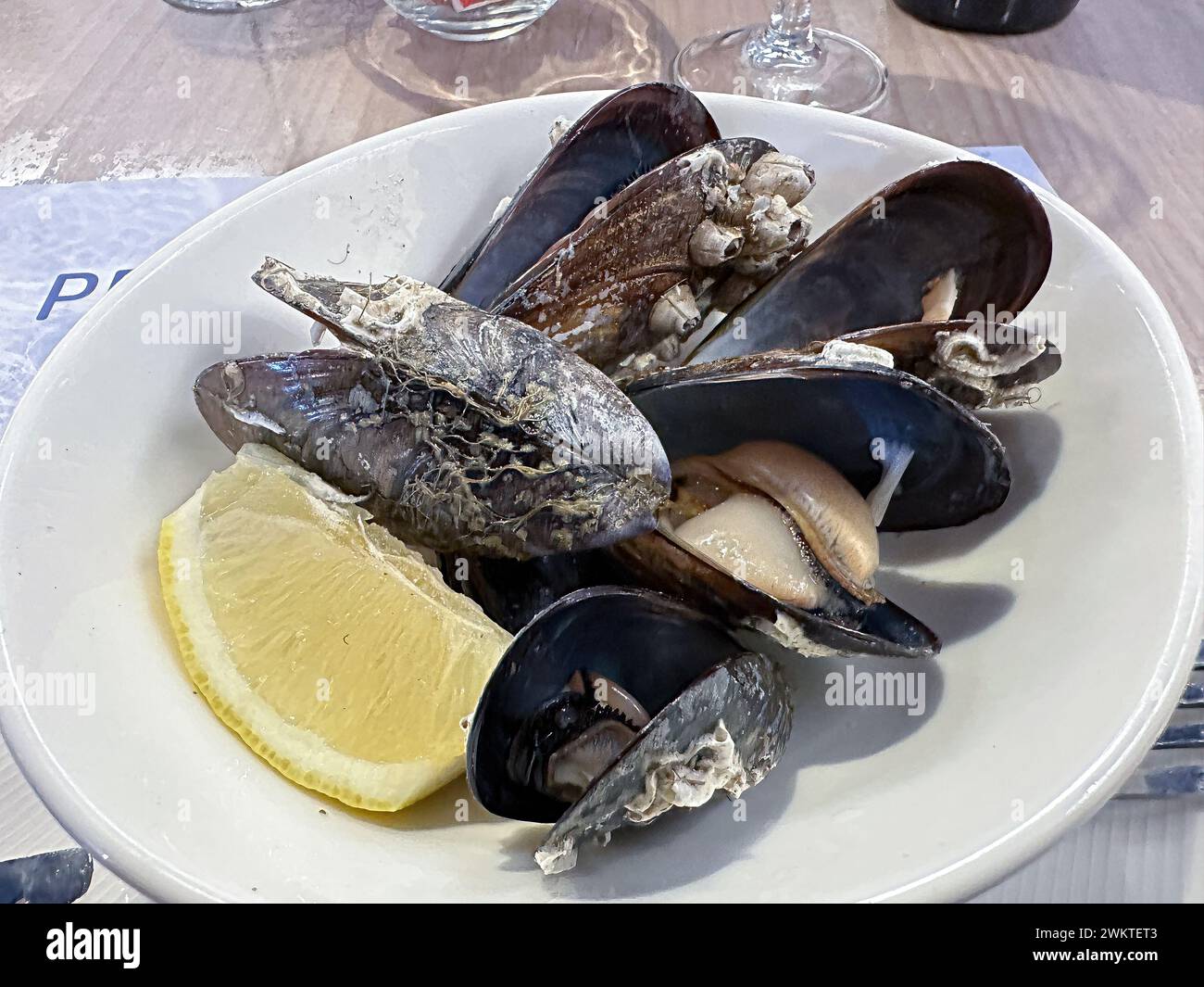 Specialità di pesce servite nel ristorante di Alicante, Spagna Foto Stock