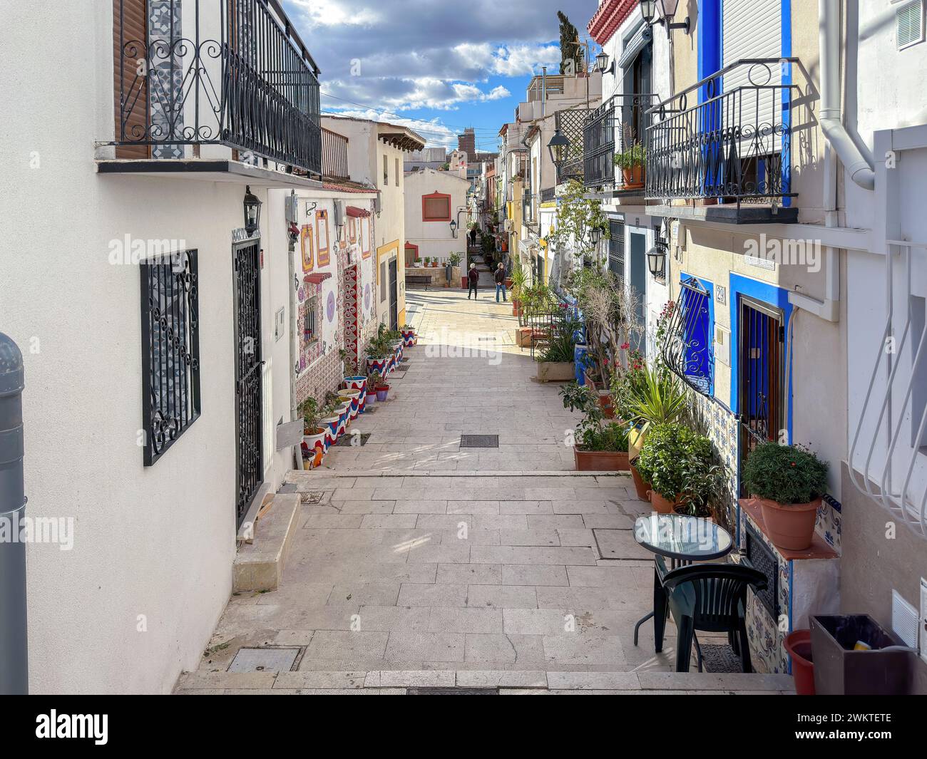 Architettura di case nel quartiere di Santa Cruz, Alicante, Spagna Foto Stock