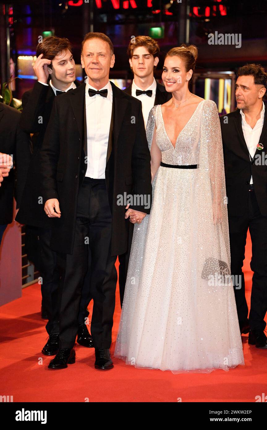 Rocco Siffredi mit Ehefrau Rosa Caracciolo bei der Premiere des Kinofilms 'sette veli' auf der Berlinale 2024 / 74. Internationale Filmfestspiele Berlin im Berlinale Palast. Berlino, 22.02.2024 Foto Stock