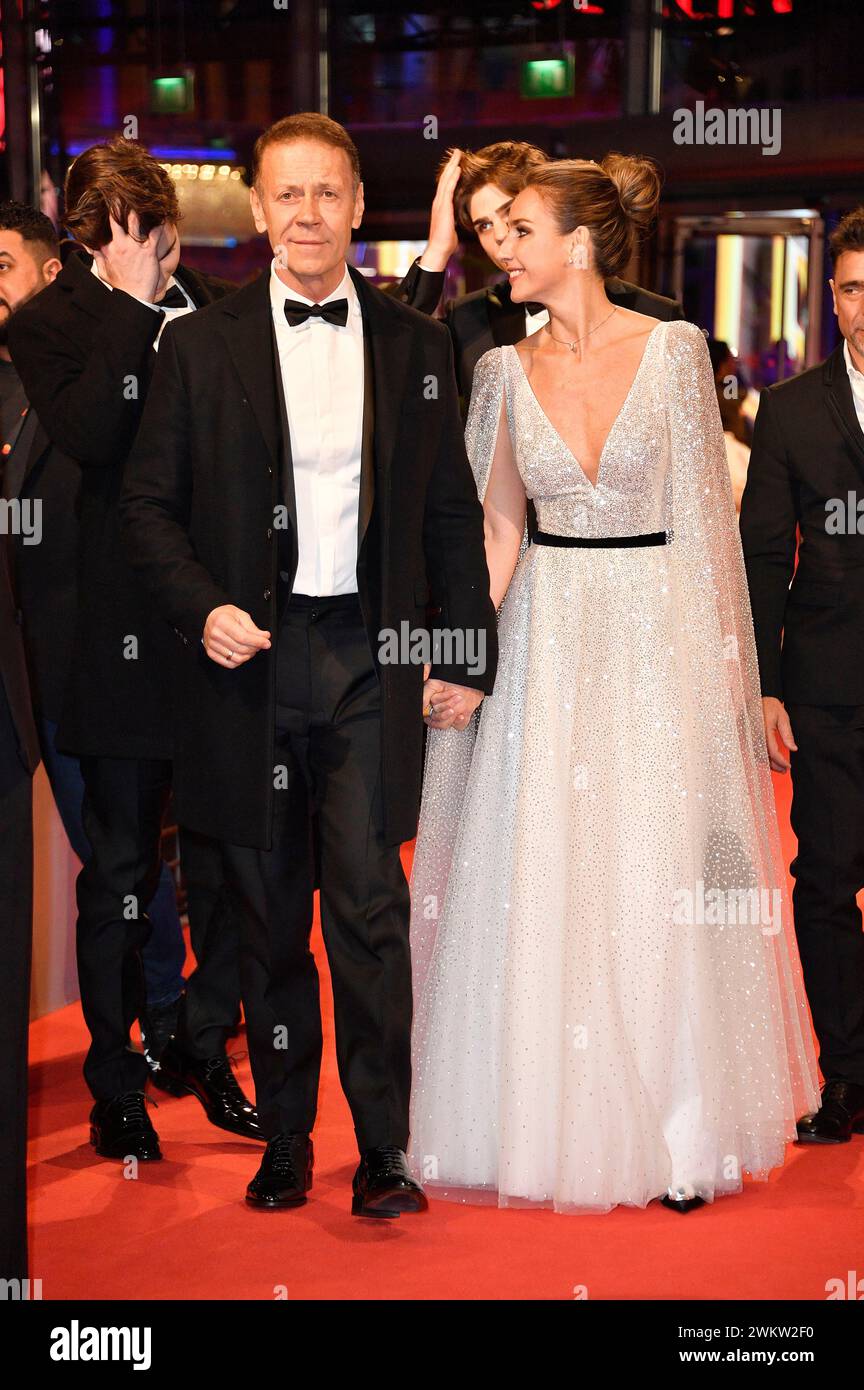 Rocco Siffredi mit Ehefrau Rosa Caracciolo bei der Premiere des Kinofilms 'sette veli' auf der Berlinale 2024 / 74. Internationale Filmfestspiele Berlin im Berlinale Palast. Berlino, 22.02.2024 Foto Stock
