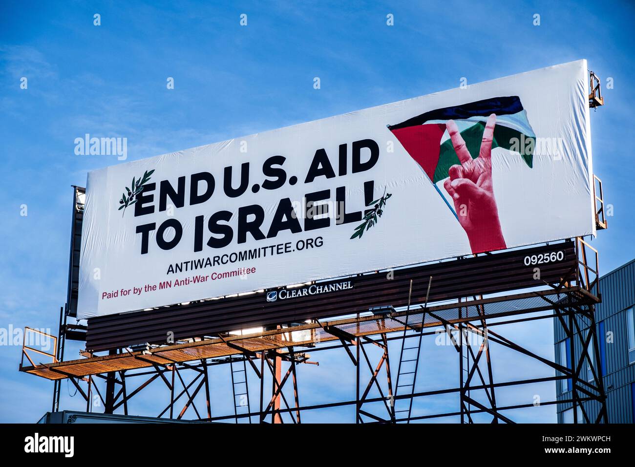 Billboard a Minneapolis, Minnesota, USA, che chiede la fine degli aiuti americani a Israele. Foto Stock