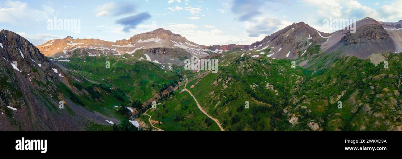 Mountains and Valley, Yankee Boy Basin, Uncompahre National Forest, Ouray, Colorado, STATI UNITI Foto Stock