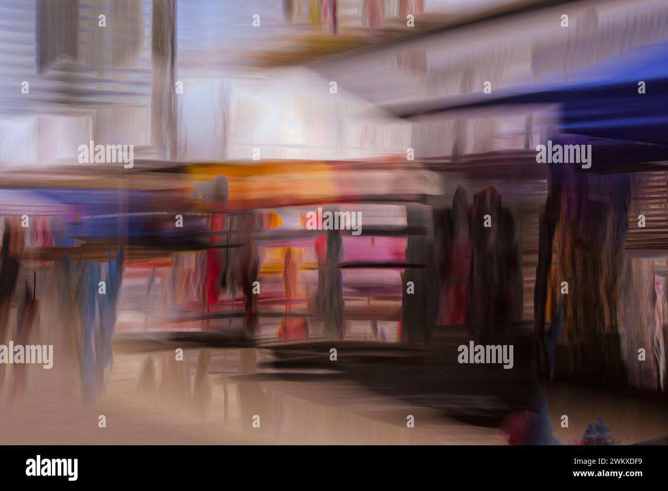 Il movimento intenzionale della fotocamera (ICM) e l'esposizione multipla creano un'immagine astratta dei colori e dell'attività durante il mercato agricolo domenicale di White Rock Foto Stock