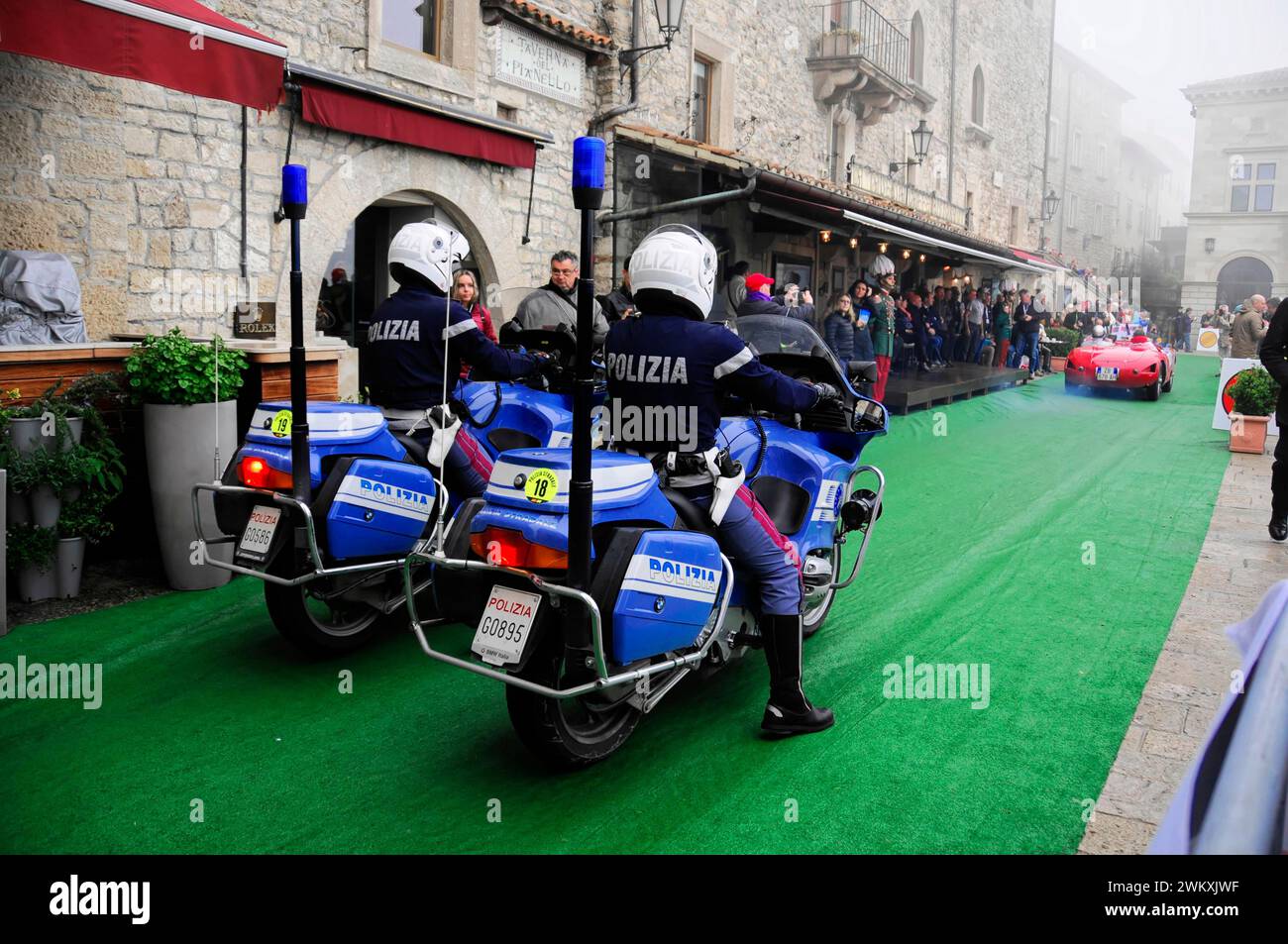 Mille miglia 2016, controllo del tempo, checkpoint, SAN MARINO, gara di auto d'epoca. San Marino, Italia Foto Stock