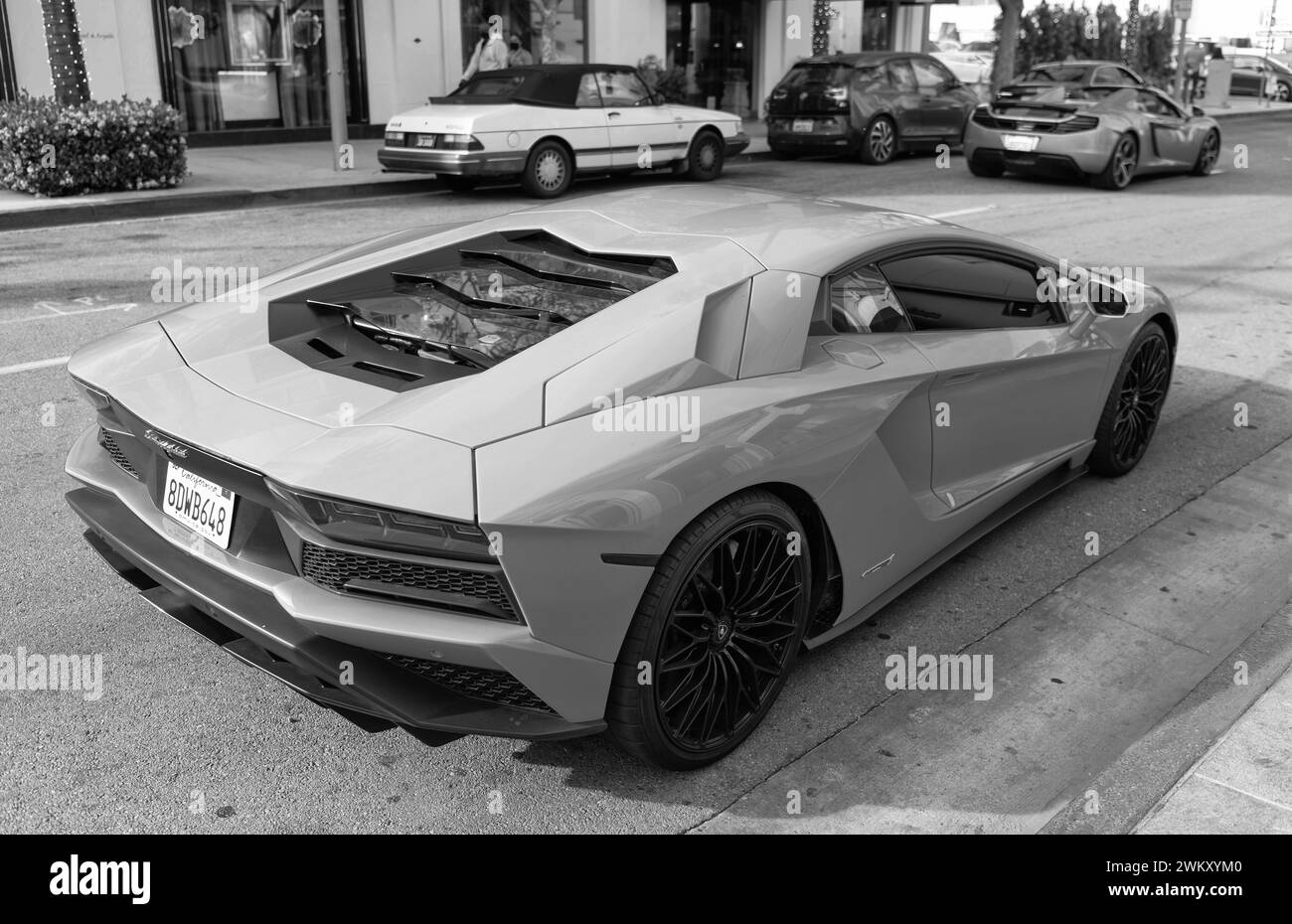 Los Angeles, California USA - 11 aprile 2021: Blue Lamborghini Aventador vista posteriore laterale. Foto Stock