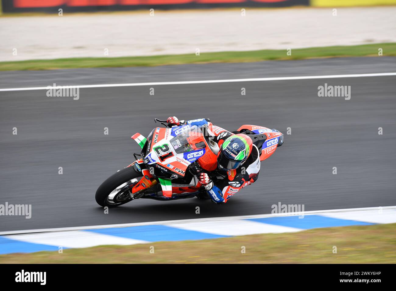 MELBOURNE, AUSTRALIA. 23 febbraio 2024. Michael Ruben Rinaldi (21) dell'Italia in sella alla Ducati Panigale V4R per il Team Motocorsa Racing al round di apertura del Campionato Mondiale Superbike 2024 sul circuito di Phillip Island. Accreditare Karl Phillipson/Alamy Live News Foto Stock