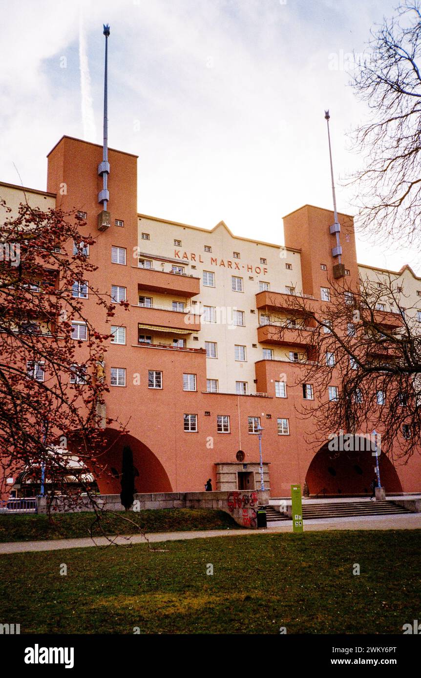 Karl Marx-Hof o Karl Marx corte, Vienna, Austria. La più lunga singolo edificio residenziale nel mondo Foto Stock