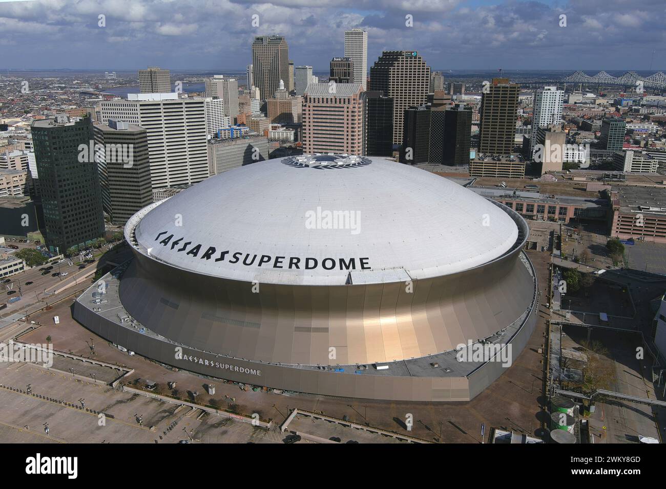 Vista aerea generale del Caesars Superdome, giovedì 22 febbraio 2024, a New Orleans. Foto Stock