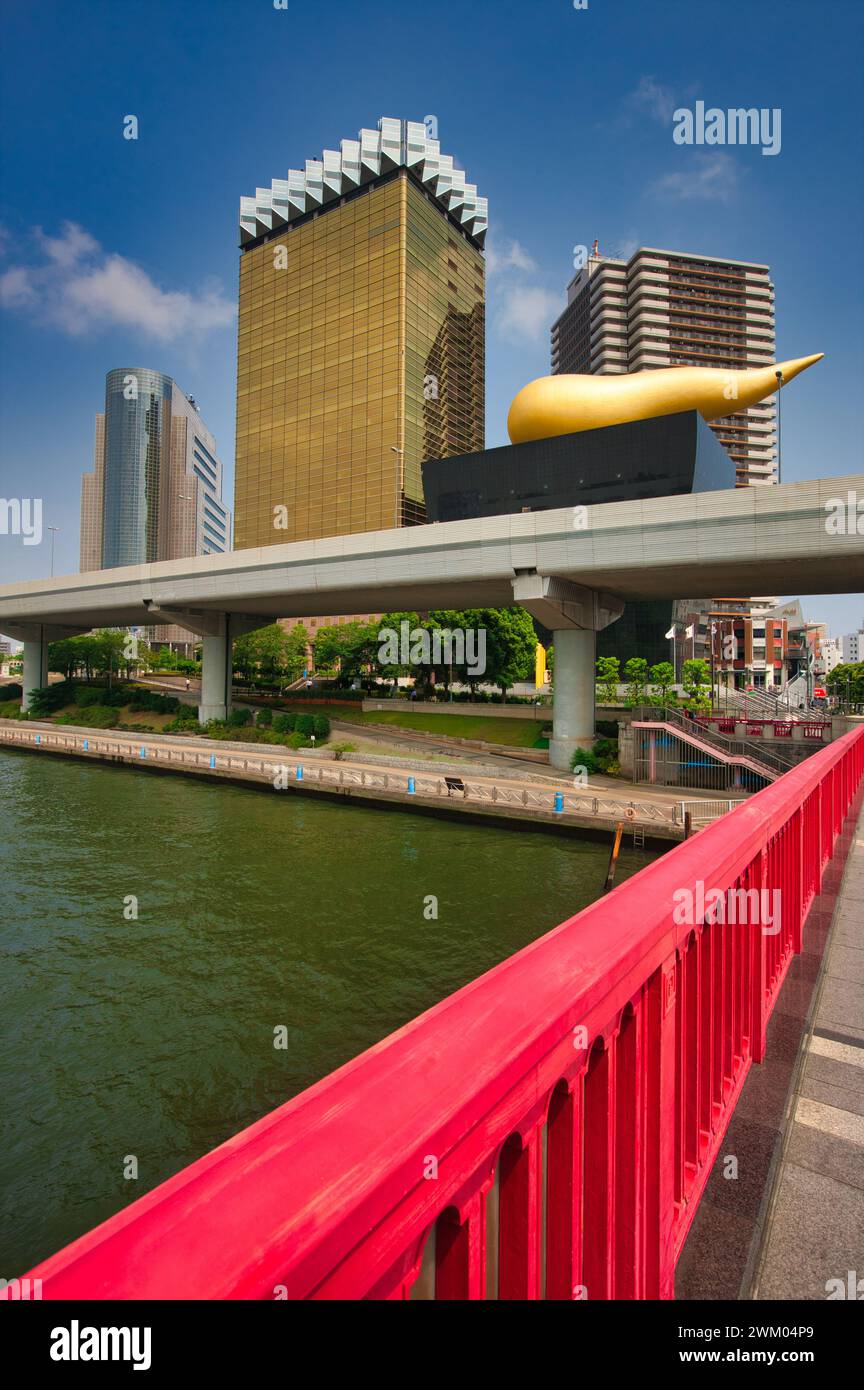 Ponte Azuma, fiume Sumidagawa, Asahi Beer Tower, Asakusa, Tokyo, Giappone Foto Stock