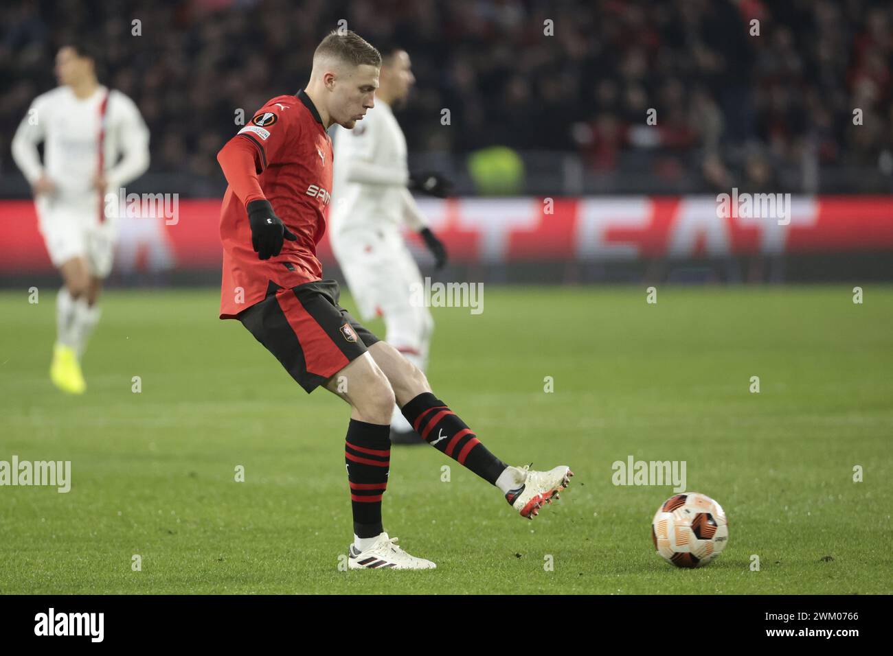 Adrien Truffert di Rennes durante la UEFA Europa League, partita di calcio di 2a tappa tra lo Stade Rennais (Rennes) e l'AC Milan il 22 febbraio 2024 al Roazhon Park di Rennes, in Francia Foto Stock