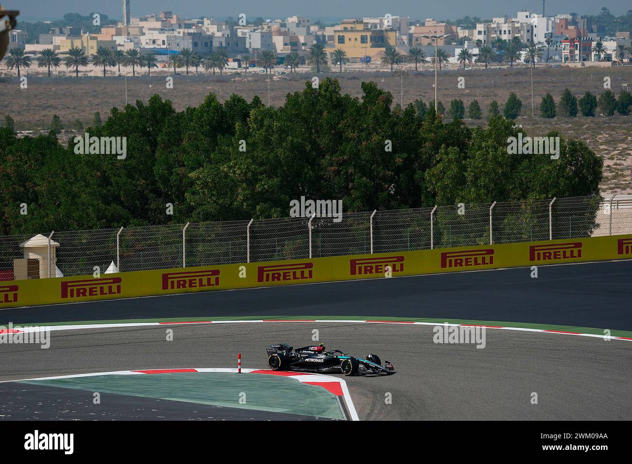 23 febbraio 2024, Bahrain International Circuit, Sakhir, test drive di Formula 1 in Bahrain 2023, nella foto Lewis Hamilton (GBR), Mercedes-AMG Petronas Formula One Team Foto Stock