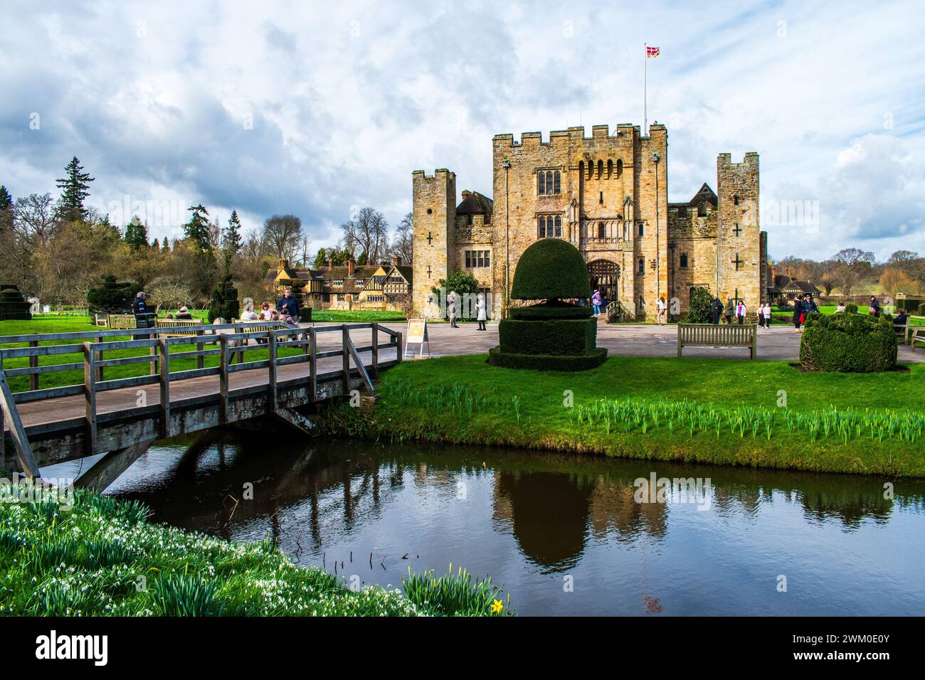 Castello e giardini di Hever a febbraio, Hever, Kent, Inghilterra Foto Stock