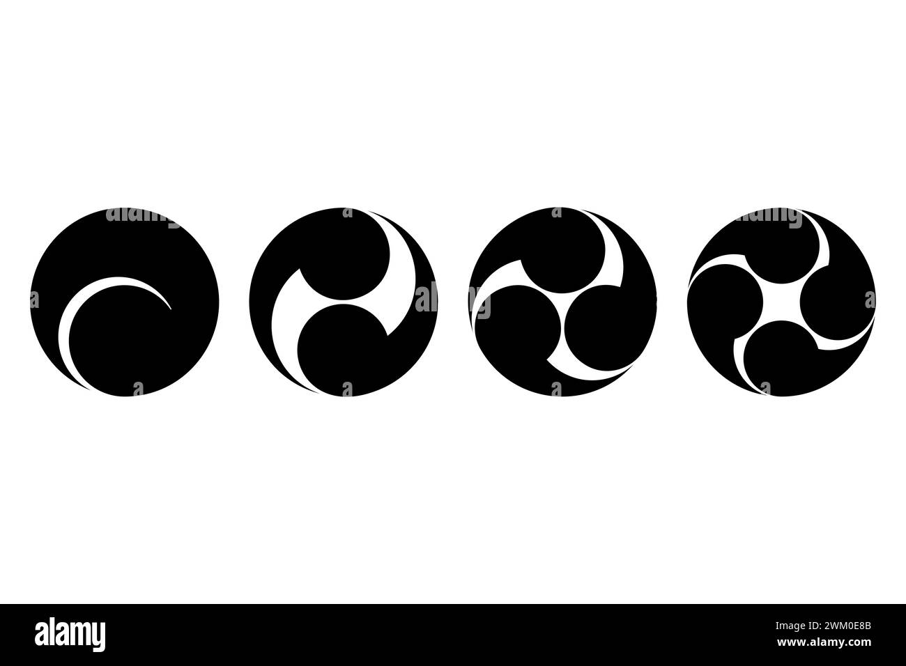 Simboli tomoe giapponesi, da sinistra in avanti a sinistra quattro volte. Quattro turni di virgole o di tadpole, circoscritti in un cerchio. Ampiamente utilizzato per emblemi, ecc. Foto Stock