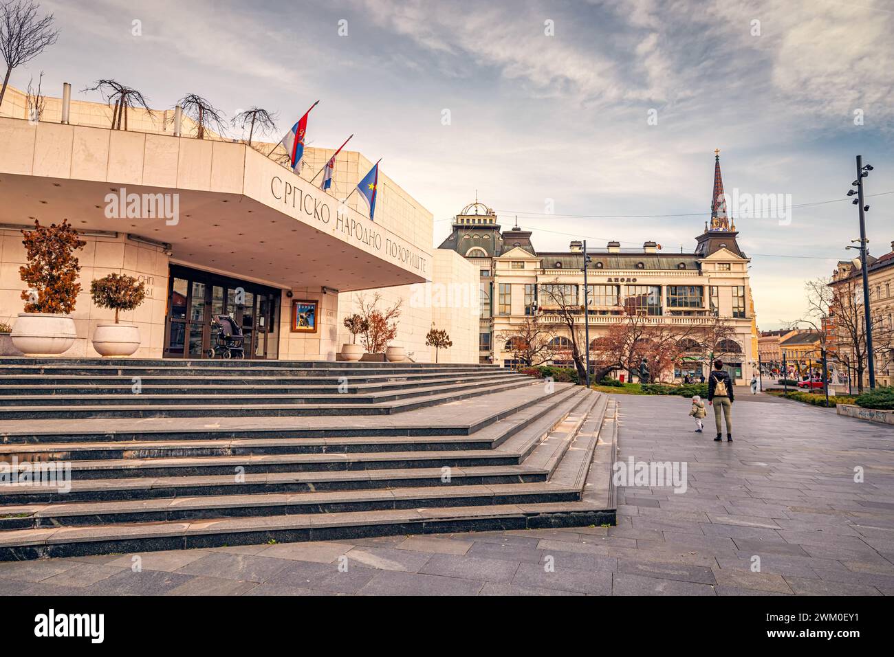 5 gennaio 2024, Novi Sad, Serbia: Maestosa facciata del Teatro Nazionale di Novi Sad, pietra angolare dell'identità culturale e architettonica della città Foto Stock