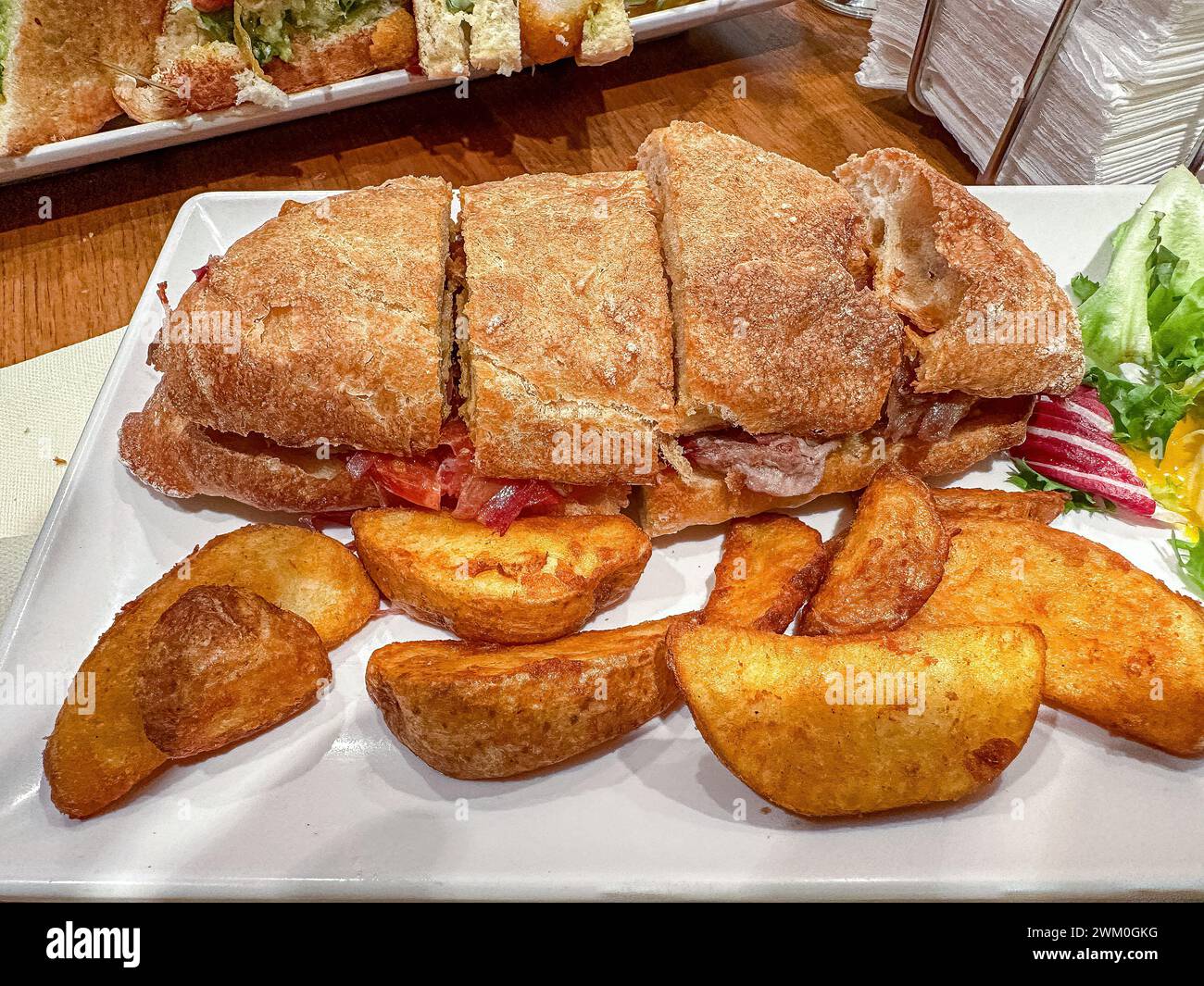 Vero sandwich di cibo nel ristorante, Siviglia, Spagna Foto Stock