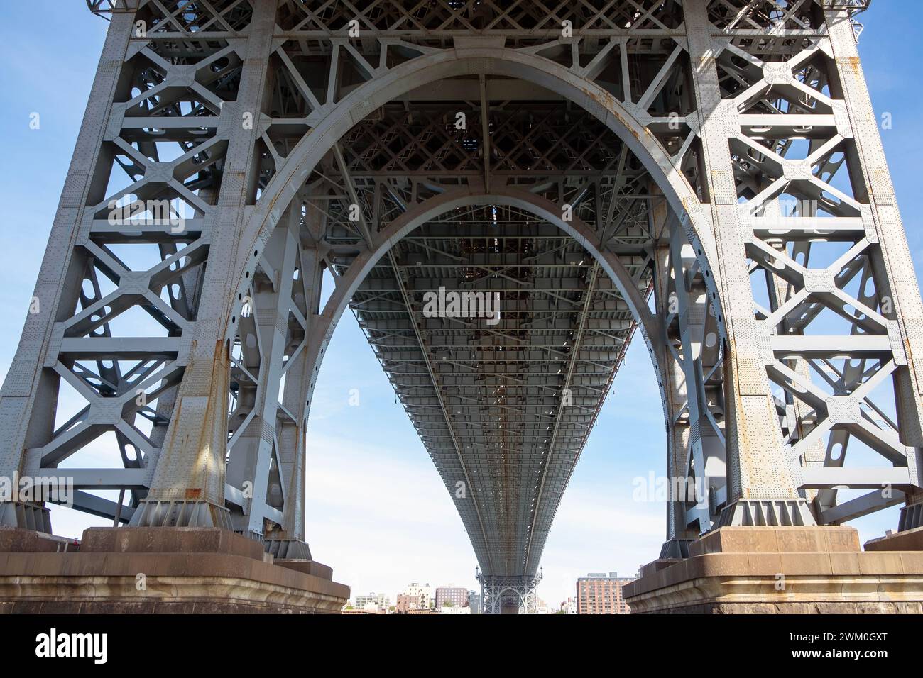 Il ponte Williamsburg che collega Manhattan a Brooklyn, New York Foto Stock