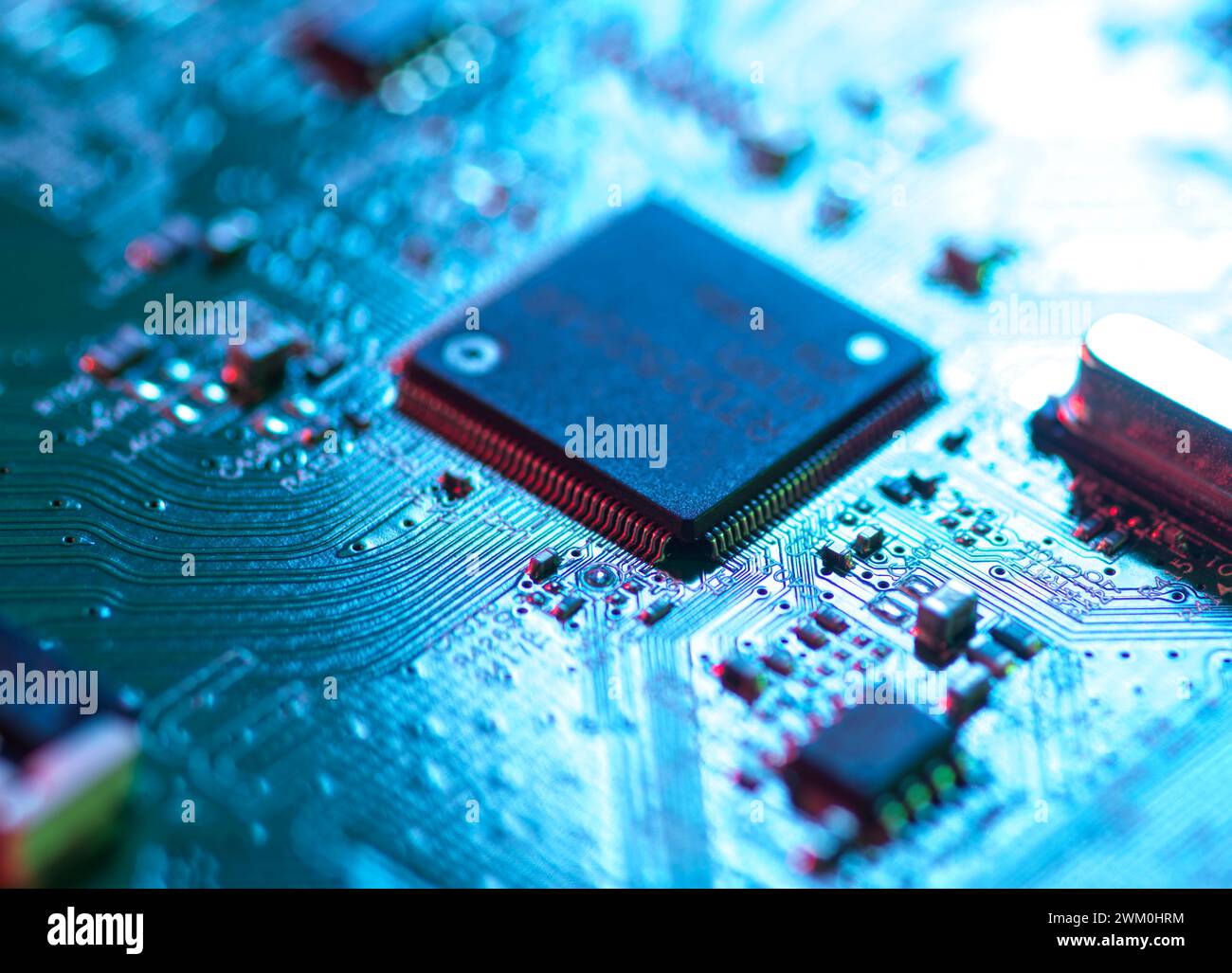 Microchip principale sulla scheda madre delle apparecchiature elettriche Foto Stock
