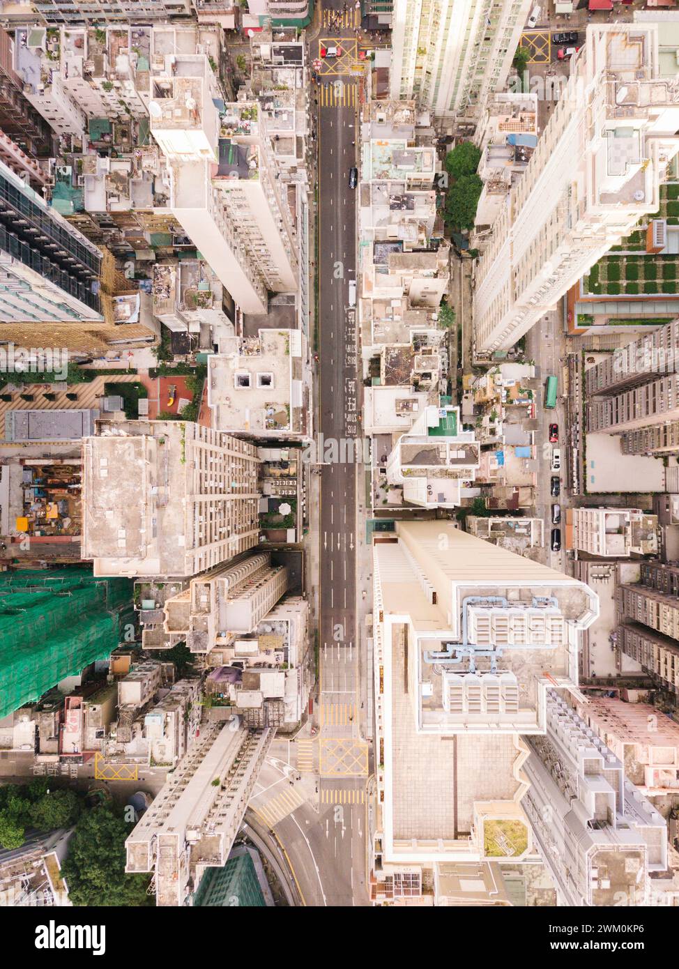 Edifici vicino alla strada nella città di Hong Kong Foto Stock